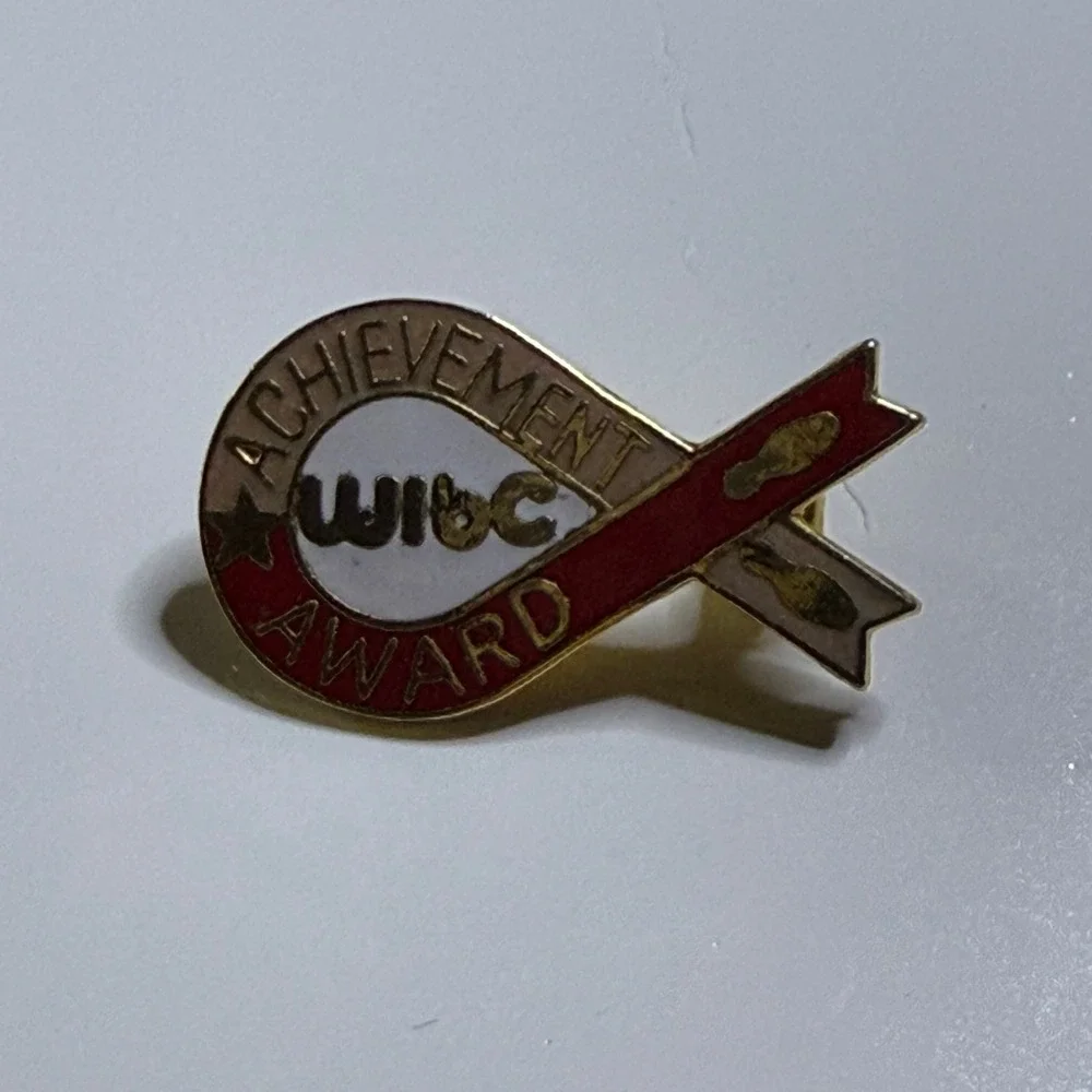 WIbC Achievement Award Pin Ribbon Brooch Lapel Pin Gold Tone‎ Taiwan